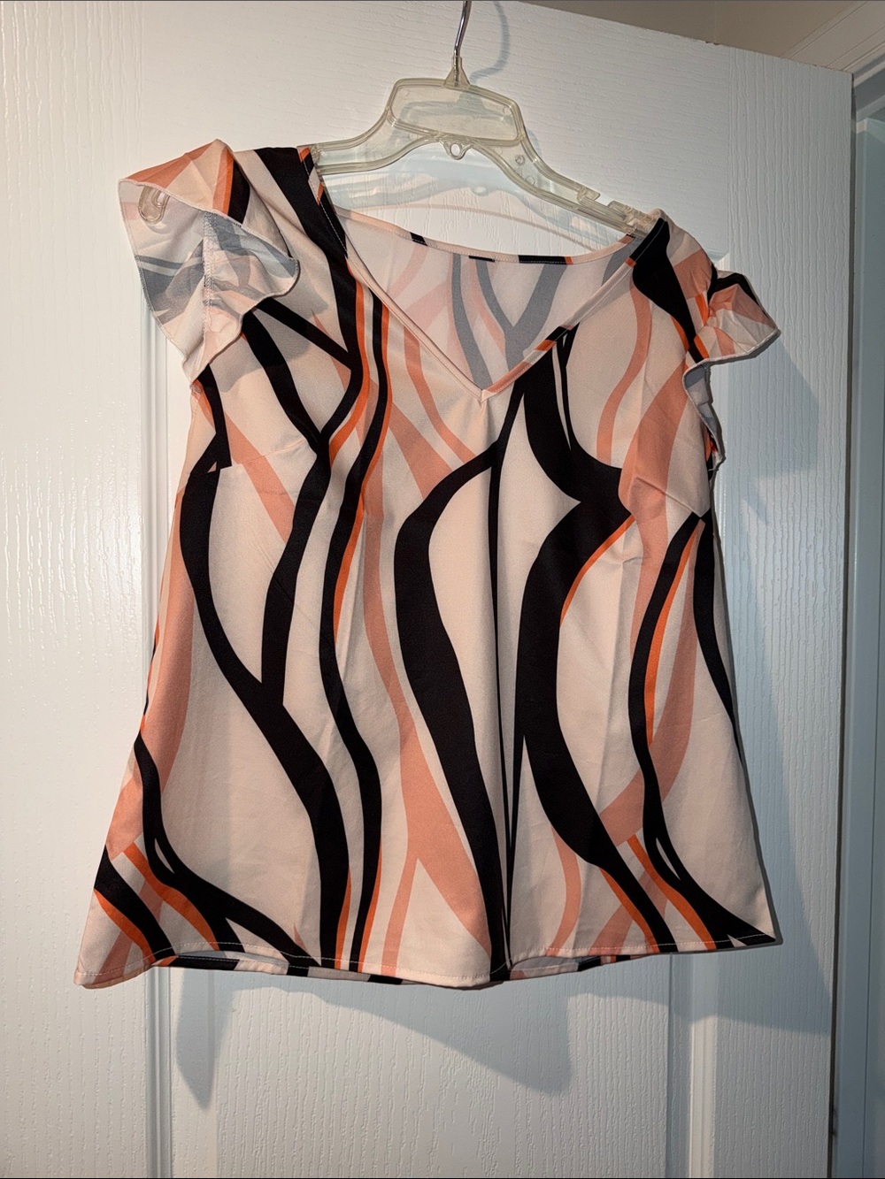 SHEIN Peach, Black and White Abstract Wave V-Neck Cap-Sleeve Top